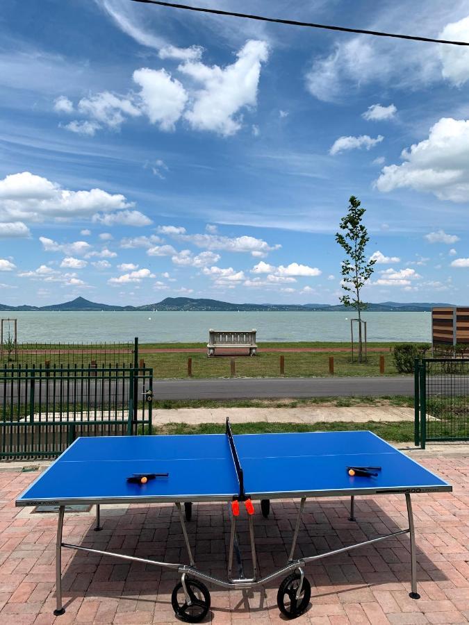 Exclusive Beachfront Villa Fonyod ภายนอก รูปภาพ